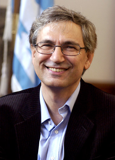pamuk_pressconf3_photo
